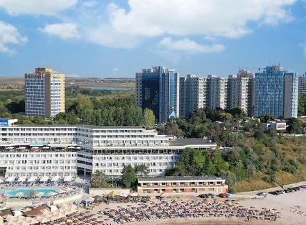 Olimp Apartment | Experience Euphoria Olimp: 4-Star Stay with Pool Access
