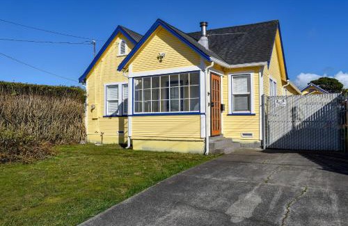 Eureka House | Seaside Retreat: Eureka Cottage Near Sequoia Park!