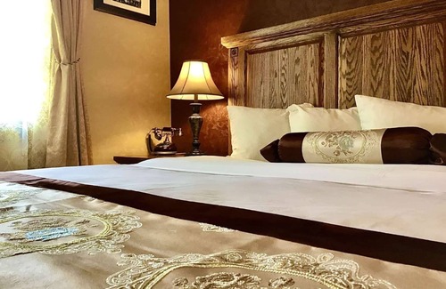 Eureka Hotel | Eco-Friendly Eureka Inn with Pool and Spa Amenities