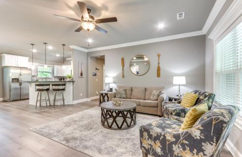 Holiday Island House | Family Retreat in Eureka Springs - Steps from the Marina!
