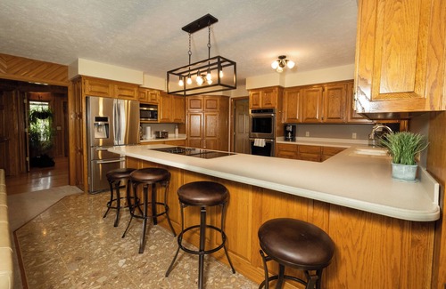 Eagle Rock House | Relaxing Oasis Near Branson Zoo with Private Pool & Hot Tub