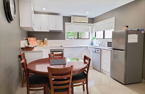 Ballarat East House | Guest Rated 9.8: Eureka Views B&B in Ballarat