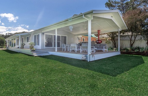 Berrara House | Beachfront Bliss at Eurie Eurie on Beachview - 10/10 Guest Rated