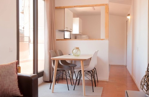 El Port Apartment | Inviting Europa Fira Penthouse with Terrace & Spa Access