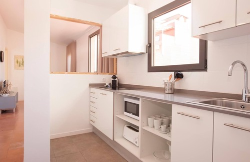 El Port Apartment | Inviting Europa Fira Penthouse with Terrace & Spa Access