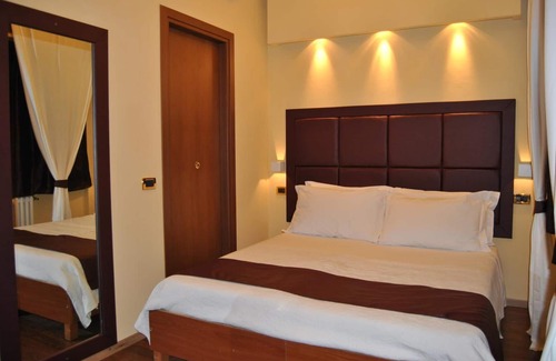 Signa House | Discover EuroHome: Family-Friendly Stay with Spa & Dining