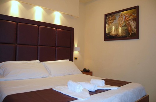 Signa House | Discover EuroHome: Family-Friendly Stay with Spa & Dining