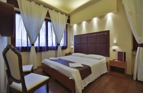 Signa House | Discover EuroHome: Family-Friendly Stay with Spa & Dining