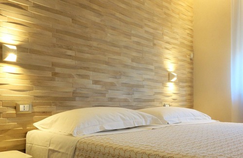 Ovest Hotel | Comfortable Stay at Euromotel Croce Bianca with Spa & Dining