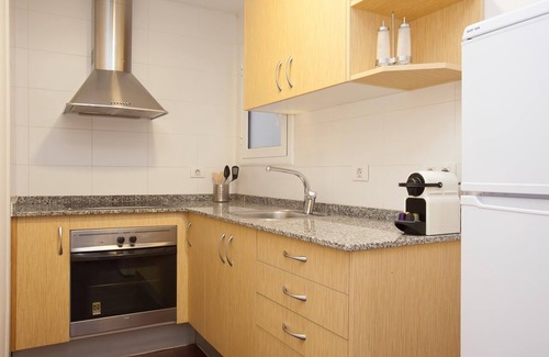 El Port Apartment | Europa Fira Apartment 12: Highly Rated with Spa & Breakfast