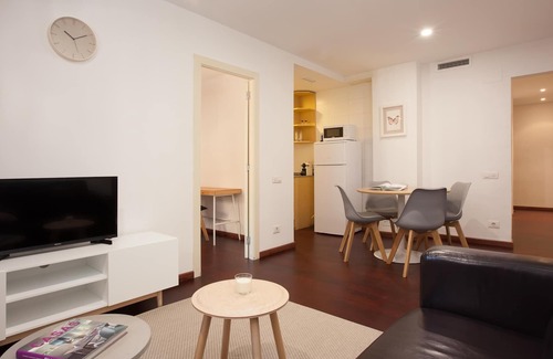 El Port Apartment | Europa Fira Apartment 12: Highly Rated with Spa & Breakfast