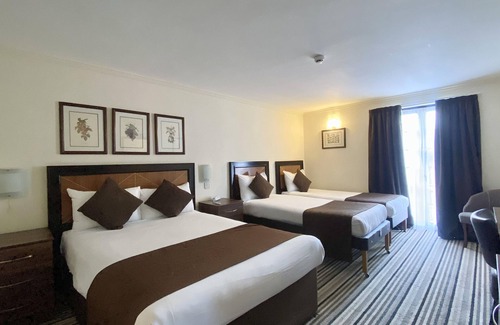 Maidenbower Hotel | Relax at Europa Gatwick Hotel & Spa with Inviting Amenities