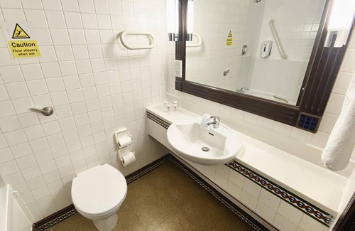 Maidenbower Hotel | Relax at Europa Gatwick Hotel & Spa with Inviting Amenities