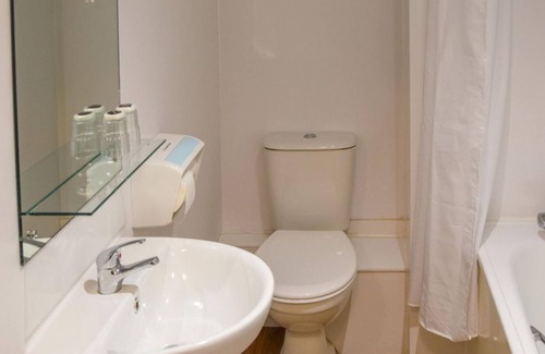 Maidenbower Hotel | Relax at Europa Gatwick Hotel & Spa with Inviting Amenities