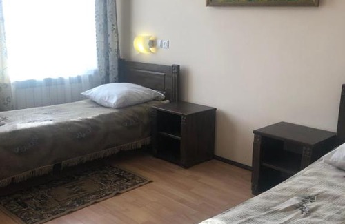 Rakhiv Hotel | Cozy Europa Hotel: Family-Friendly with Hot Tub & Breakfast