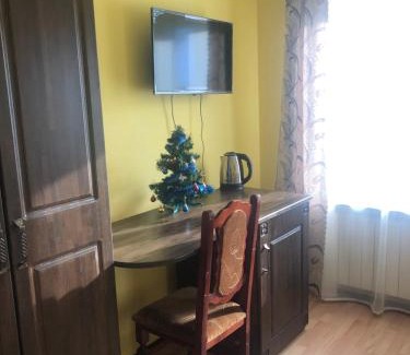 Rakhiv Hotel | Cozy Europa Hotel: Family-Friendly with Hot Tub & Breakfast