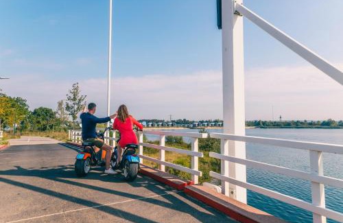 Linden Resort | Discover EuroParcs De Kraaijenbergse Plassen Experience