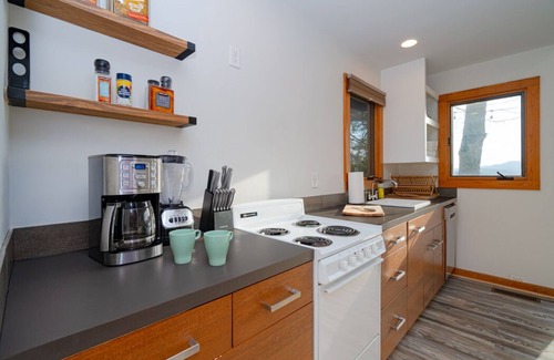Blue Ridge Cabin | Romantic Cottage Getaway in Blueridge - Guest Rated 9.8