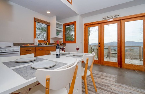 Blue Ridge Cabin | Romantic Cottage Getaway in Blueridge - Guest Rated 9.8