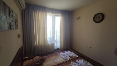 Golden Sands Apartment | Idyllic Europroperties Zlatna Kotva Apartments with Pool & Views