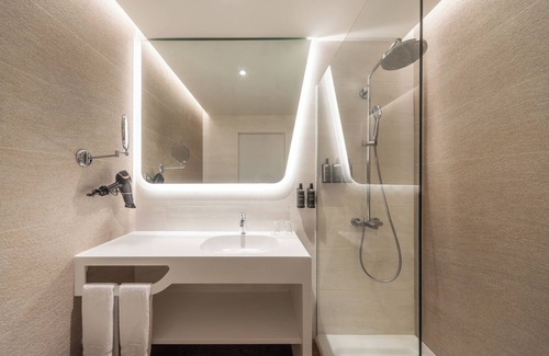 Cascais Hotel | Relaxing Eurostars Cascais with Pool & Spa Amenities