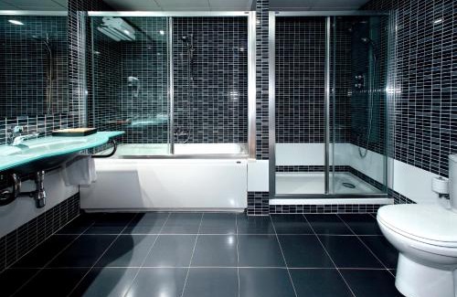 Parque Ayala Hotel | Modern Eurostars Málaga: Pet-Friendly with Top Amenities