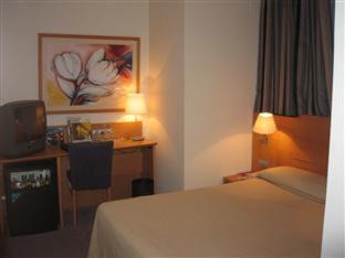 Ciudad Real Hotel | Comfortable Stay at Silken Alfonso X: Family-Friendly Oasis