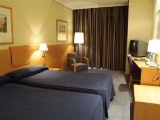 Ciudad Real Hotel | Comfortable Stay at Silken Alfonso X: Family-Friendly Oasis