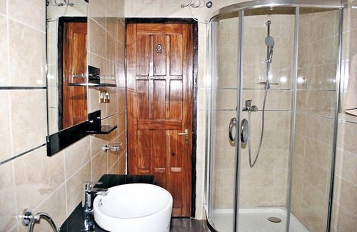 Sunyani Hotel | Discover Eusbett Hotel: Family-Friendly with Pool & Dining