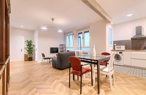 Bilbao City Centre Apartment | Modern Euskalduna Apartment with Spa and Family Amenities