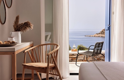 Sifnos Hotel | Top-Rated Eutopia Suites Sifnos with Pool & Breakfast