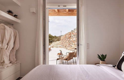 Sifnos Hotel | Top-Rated Eutopia Suites Sifnos with Pool & Breakfast