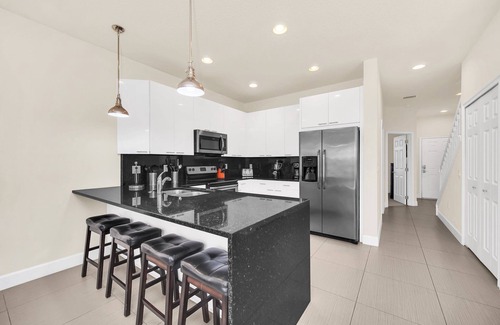 Clear Creek House | Modern 3-Bed Townhome with Pool Near Disney - Rated 9/10