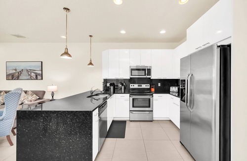 Clear Creek House | Modern 3-Bed Townhome with Pool Near Disney - Rated 9/10