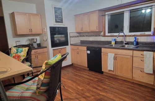 Emporia House | Top-Rated Family Retreat at The Walnut Nest Summa