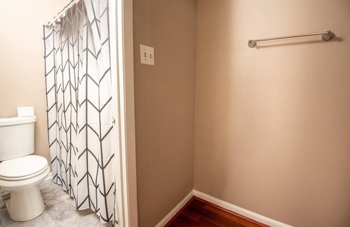 New Castle House | EV-Friendly Escape Just 15 Minutes from Downtown!