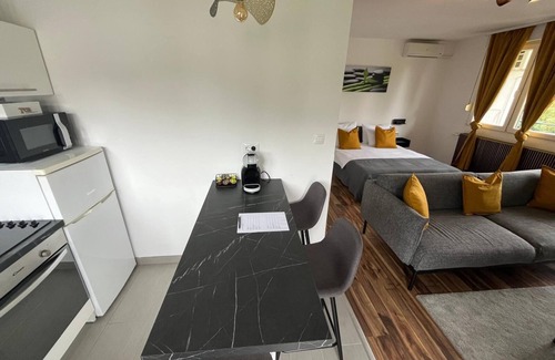 Mukinje House | Discover Eva Rooms & Apartments: Family-Friendly Comfort