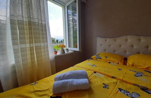 Salkhino Apartment | Cozy Getaway at Eva's Sweet Home - Family Friendly Stay
