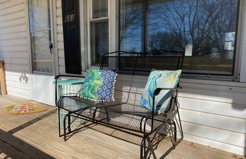 Morrow House | Inviting Evan's Cozy Getaway in Ohio’s Family-Friendly Hub
