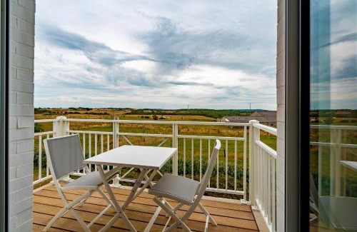 Equihen-Plage Apartment | Pet-Friendly Evancy Equihen-Plage with Oceanfront Views
