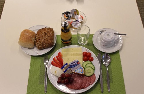 Rosenberg Bed & Breakfast | Comfortable Stay at Evangelische Diakonissenanstalt Stuttgart