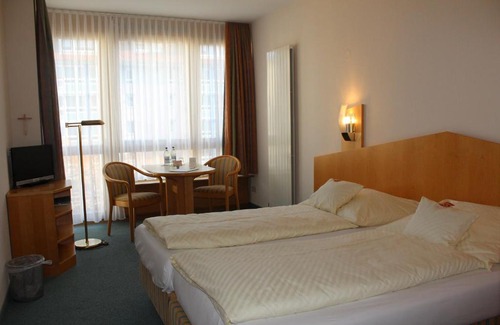 Rosenberg Bed & Breakfast | Comfortable Stay at Evangelische Diakonissenanstalt Stuttgart