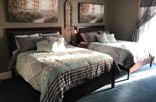 Burlington Bed & Breakfast | Experience Evans Holly Grove Inn B&B: Rated 9.6/10!