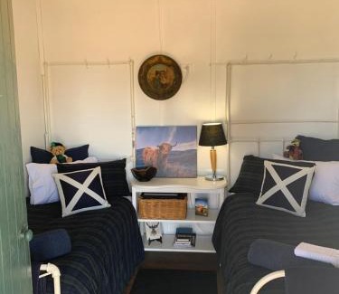 Ilfracombe Bed & Breakfast | Family-Friendly Evanston Station with Pool & Top Ratings