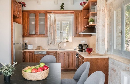 Katsarata Villa | Comfortable Evanthia Villa: Perfect for Families of 6