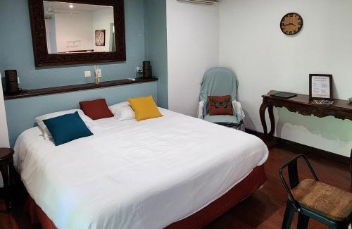Sarramea House | Relaxing EVASION Bungalow d'Antan with Spa & Hot Tub