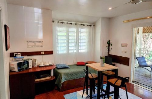 Sarramea House | Relaxing EVASION Bungalow d'Antan with Spa & Hot Tub