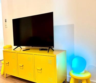 Castelnaudary Apartment | Discover Colorful Getaways at Canal du Midi Hotel