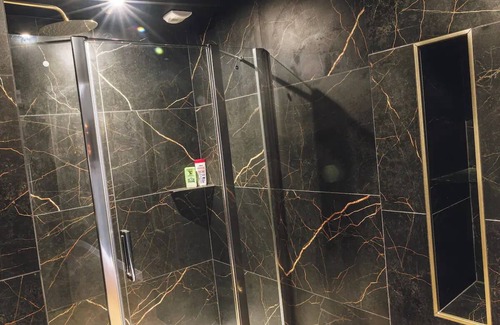 Henin-Beaumont House | Evasion Room & SPA