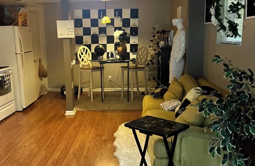 Belmont Apartment | Artistic Eve's Garden Loft - Pet & Child Friendly Escape!